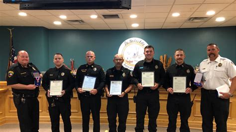 Police Officers Firefighters Awarded For Saving Mans Life