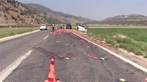 Gaziantep haberi GAZİANTEP Kamyonetin devrilmesi sonucu 2 kişi