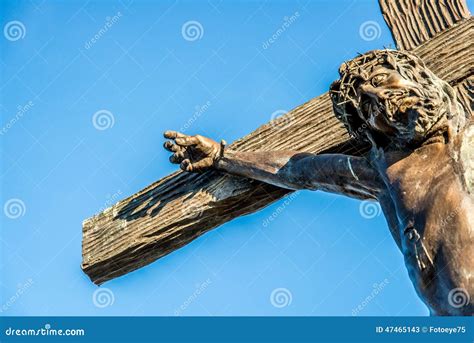 Statue Von Jesus Auf Dem Kreuz Stockbild Bild Von Retter Kreuzigung