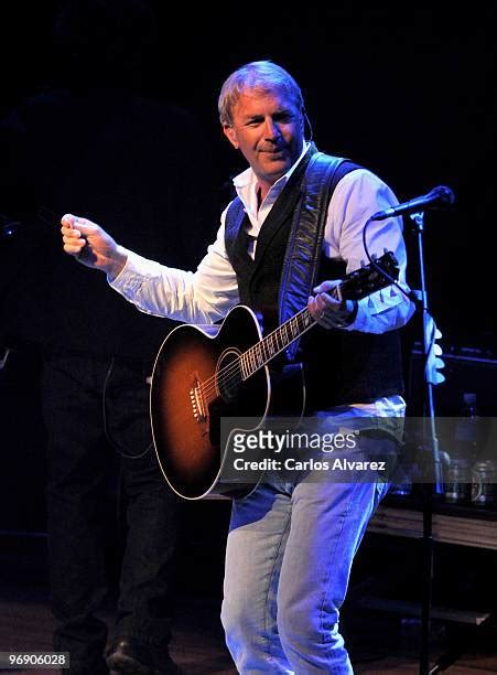 33 Kevin Costner And His Modern West Band Performs In Concert In Madrid Stock Photos, High-Res ...