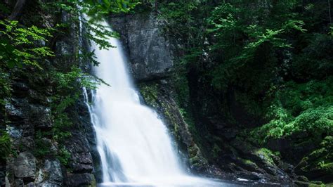 10 Waterfalls in the Poconos for an Exciting Adventure