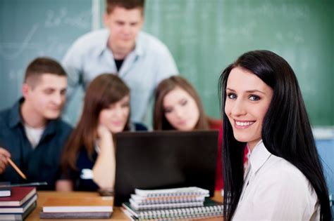 Jeunes étudiants En Classe Photo Gratuite