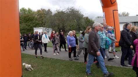 Reportage La Grande Marche Du Grand D Fi Pierre Lavoie Lachute Youtube