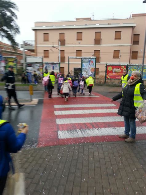 Pedibus Loano Andiamo A Scuola A Piedi Polizia Locale Riviera Di