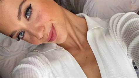 Seksi Yıldız Maria Pedraza Cesur Pozlar Verdi