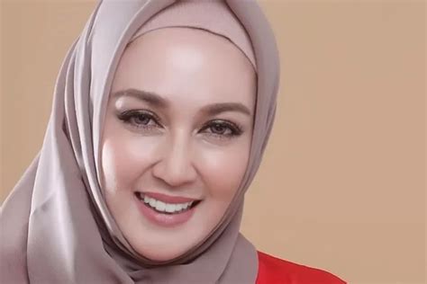 Profil Biodata Dina Lorenza Caleg Artis Pemilu Lengkap Umur Dan