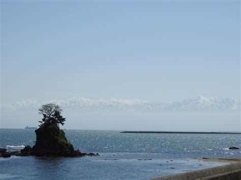 雨晴海岸からの立山連峰（住所：富山県氷見市 ）｜自然人ネット