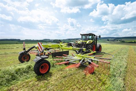 Claas Nuovi Ranghinatori Liner A Due E Quattro Giranti Per La Stagione