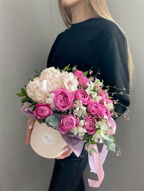 Композиция с гортензией и розами🌺💞 | Цветочные композиции, Гортензия ...
