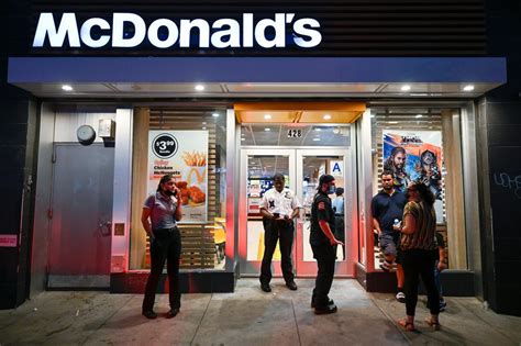 Mcdonalds Worker Pepper Sprayed In Possible Attempted Robbery In Nyc