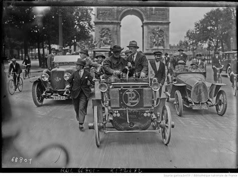 1921 Champs Élysées l abbé Gavois dans son automobile un Flickr