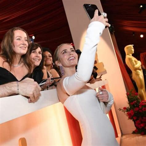 Moments drôles avec Emily Blunt et Dwayne Johnson aux Oscars 2023