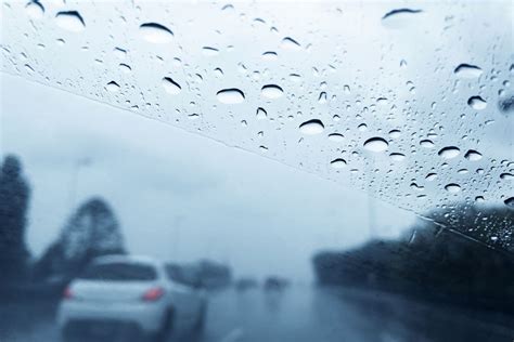 Recomendaciones Para Conducir Bajo La Lluvia Grupo De La Chica