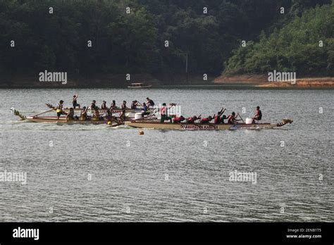 Les Athl Tes D Aviron De Diff Rents Pays Prisent Leurs Bateaux Lors De