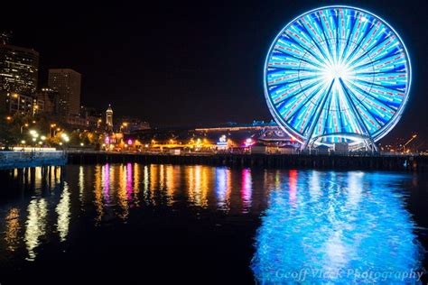 Mesmerizing Long Exposures of Seattle's Giant Ferris Wheel