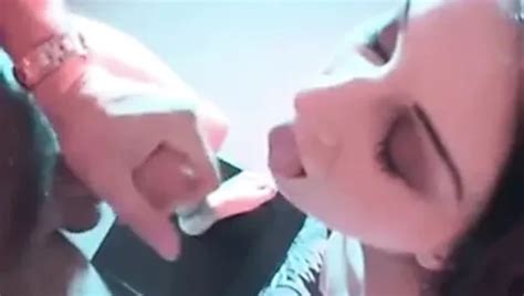 Schöne wunderschöne MILF bläst zum Spaß xHamster