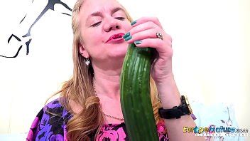 EuropeMaturE Uno Madura Su Pepino Y Su Juguete XVIDEOS