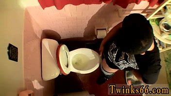 Hombres del ejército desnudos gay una habitación de pollas meando