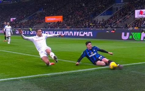 Inter Fiorentina La Moviola Palla Fuori Il Corner Che Porta Al Gol