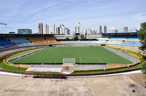 De volta ao Serra Dourada Goiás encara o Bahia