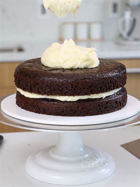 Chocolate Cake with Cream Cheese Frosting: Delicious Recipe