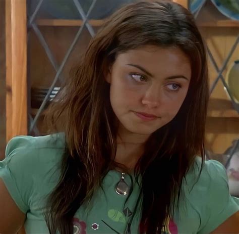 Phoebe Tonkin As Cleo Sertori Icon H O Mermaids Pretty People