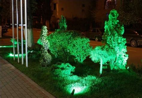 Светильники для подсветки деревьев и кустов. Ландшафтные светильники.