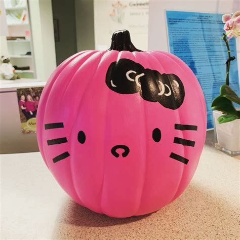 Hello Kitty Pumpkin | Hello kitty pumpkin, Hello kitty halloween, Cute painted pumpkin ideas