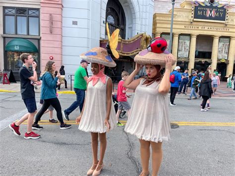 Photos Video Elements Themed 2024 Mardi Gras Parade At Universal