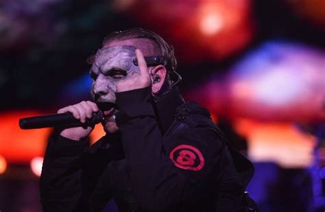 Slipknot lead singer Corey Taylor ‘very sick’ with COVID-19, cancels ...