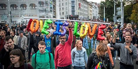 Protest Nach Mordanschlag Auf Gay Bar In Bratislava Slowakei DerStandard At International