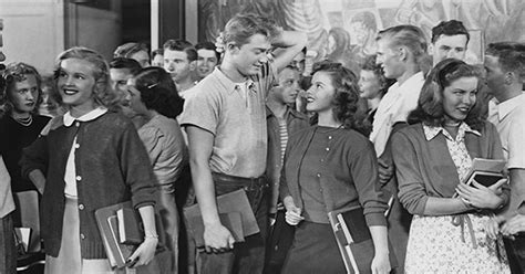 Sự thật bất ngờ về tên gọi của quần bò bikini áo cardigan và áo