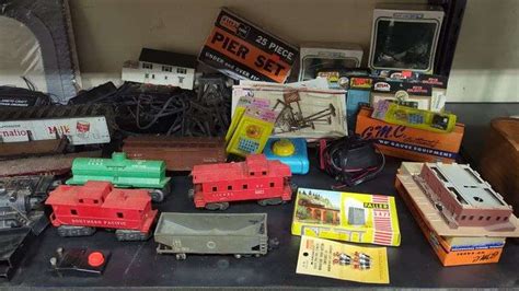 Lot Of Vintage Model Railroad Cars Trains Engines Etc Dixons