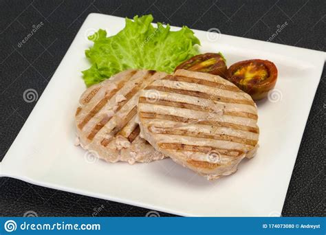 Bife De Atum Grelhado Com Kumato Foto De Stock Imagem De Tempero