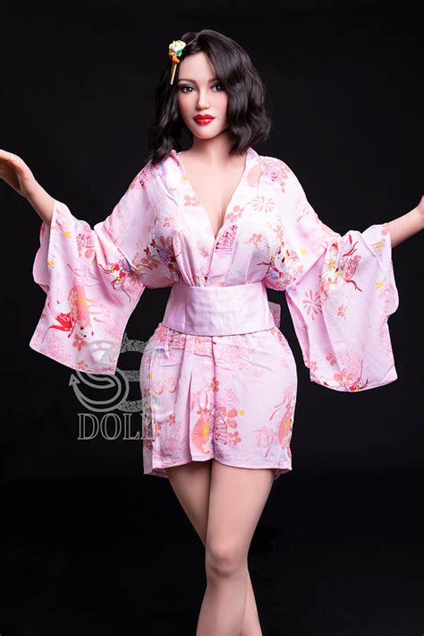 Einen schönen Kimono tragen Japanische Milf großen Brüsten Sexpuppen Clarissa
