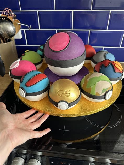 Pokemon Pokéballs Cakes - Dining and Cooking