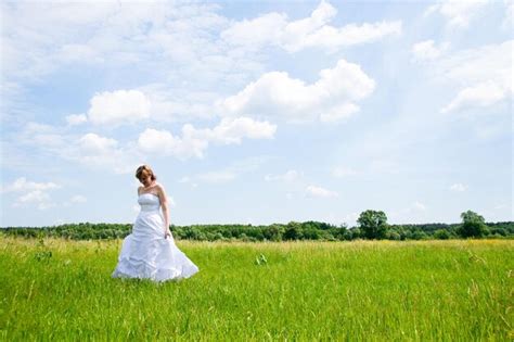 El Concepto De La Naturaleza De La Belleza Del Día De La Boda En Medio