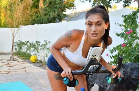 Fit Amateur Sommer Rides A Bouncy Dildo Ball After Exercising On A Patio Coedcherry