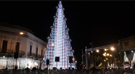 Albero Di Natale Di Piazza Cairoli Domani L Accensione