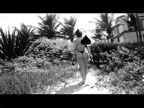 Esposa Exhibicionista En La Playa Con Tanga Caminando El Cuerno Voyer Filmando Todo XVIDEOS