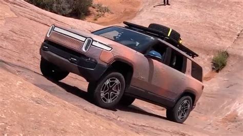 Rivian R1s Prototype Easily Tackles A Steep Uphill Climb Vinamotors