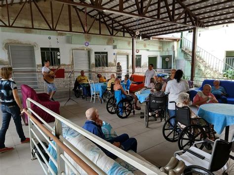 10 03 2018 Visita ao Lar de Idosos Sta Terezinha Receita Solidária