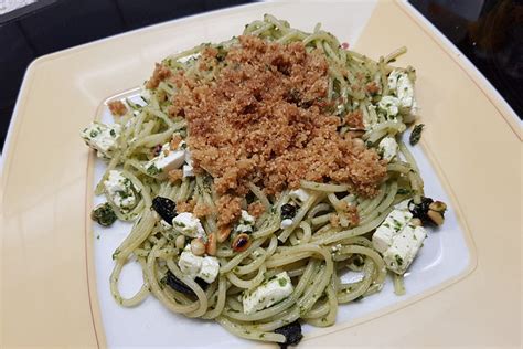 Spaghetti mit Pesto Feta und Oliven von Kräuterlady Chefkoch