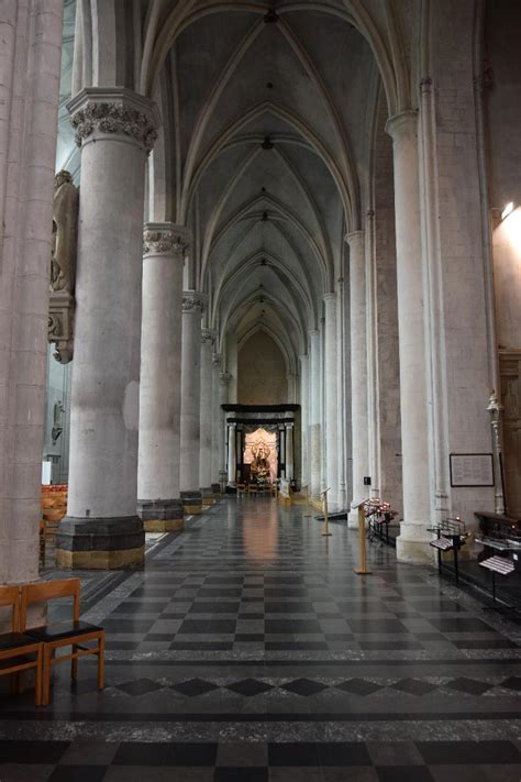 Structurae fr Vue de la cathédrale Saint Rombaut à Malines