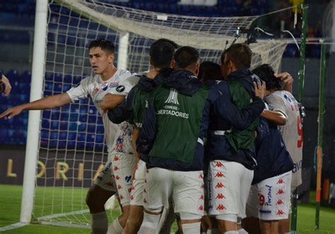 Nacional Remonta Y Avanza En La Libertadores