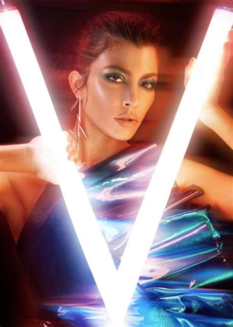 Kourtney Kardashian Strips Nude For Racy Makeup Shoot Extra Ie