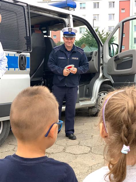 Spotkanie Sówek z funkcjonariuszami policji Przedszkole Miejskie Nr 4