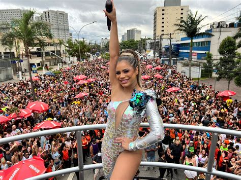 Bloco da Lexa arrasta multidão no bairro da Barra Funda em São Paulo