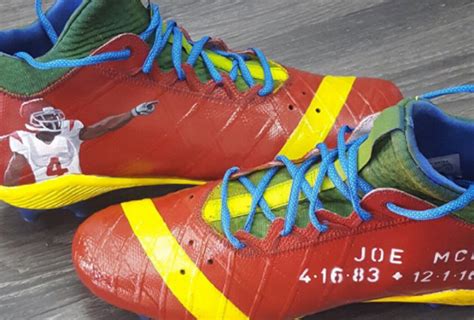 Reggie Bush Honors Joe Mcknight With Custom Cleats Photo