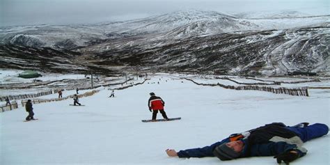 Winter Work in Ski Resorts • Jobs Abroad Bulletin